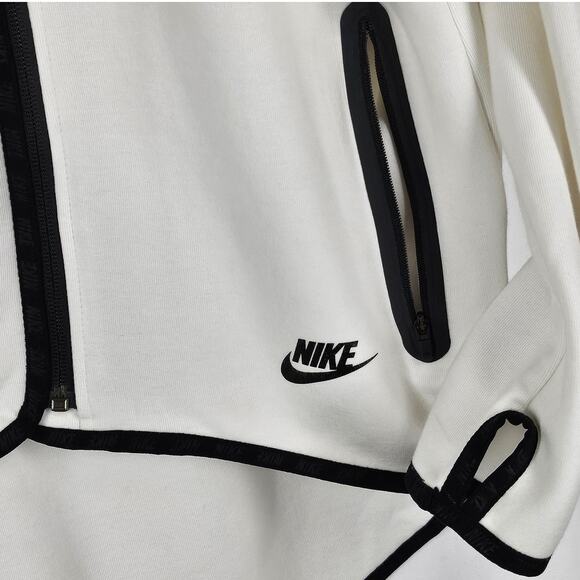 NIKE TECH CAPE HOODIE JACKET WOMAN'S SIZE LARGE, WHITE, OVERSIZED WINDRUNNER - Picture 13 of 16